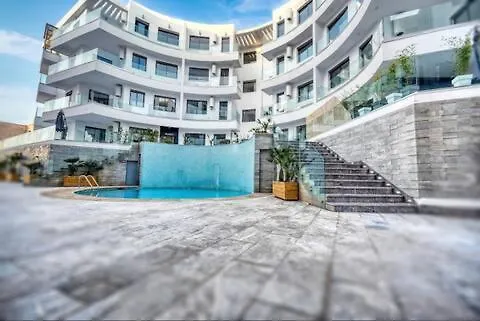 Contacts de Modern Apartment Near The Beach